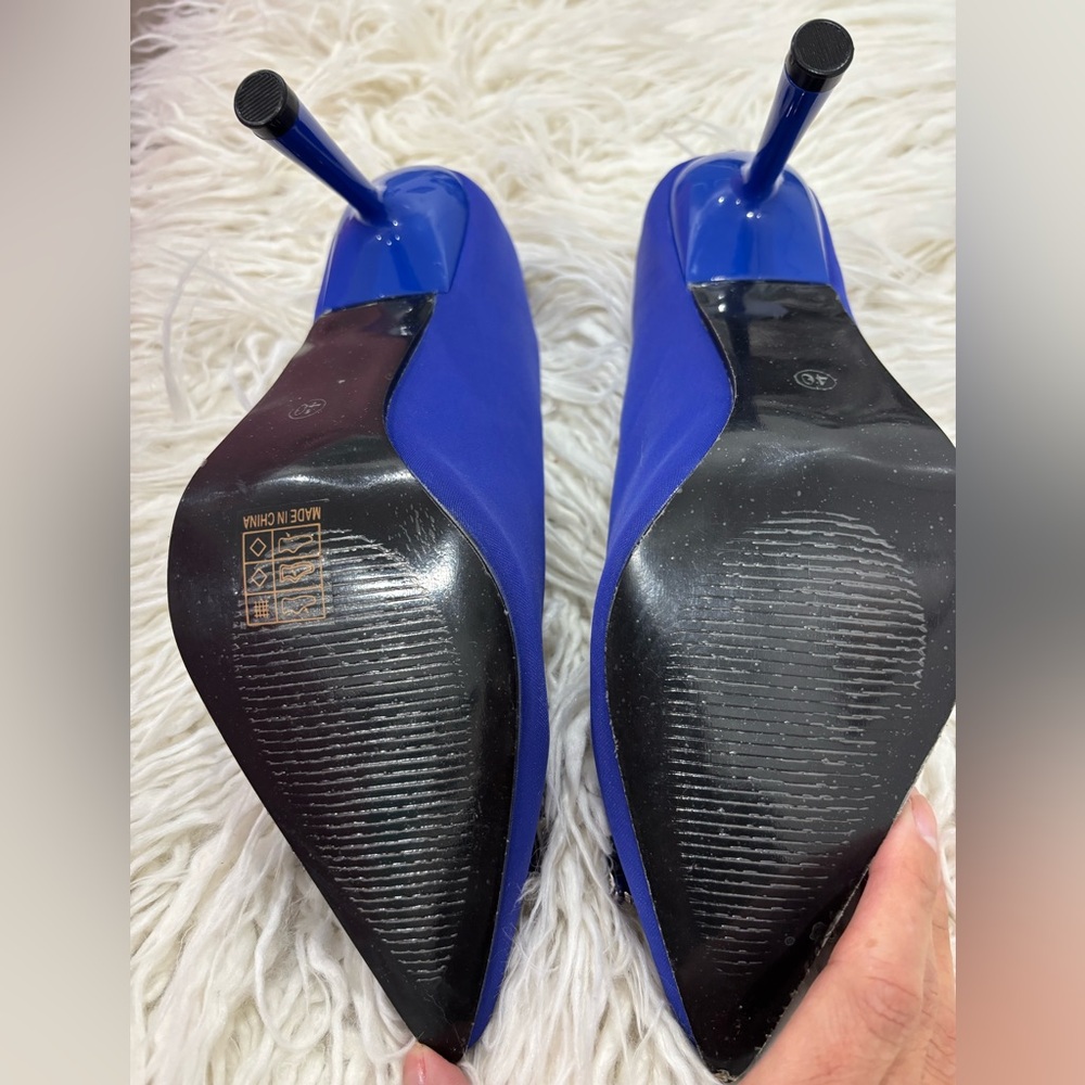 Royal Blue Satin Heels with Crystal
Buckle Embellishment - Size 8 - Picture 4 of 4